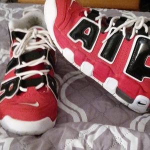 Nike Air More Uptempo size 7 youth